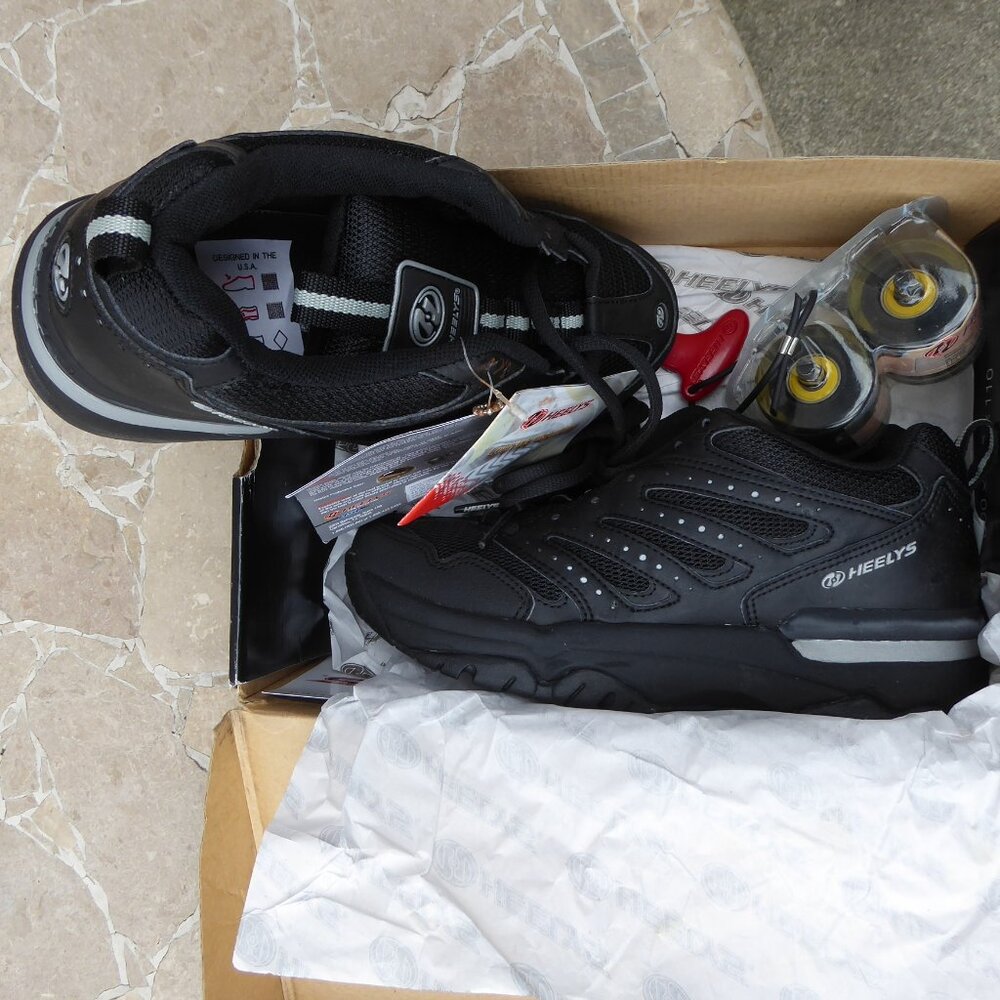 NWT Heelys Shoes with Wheels